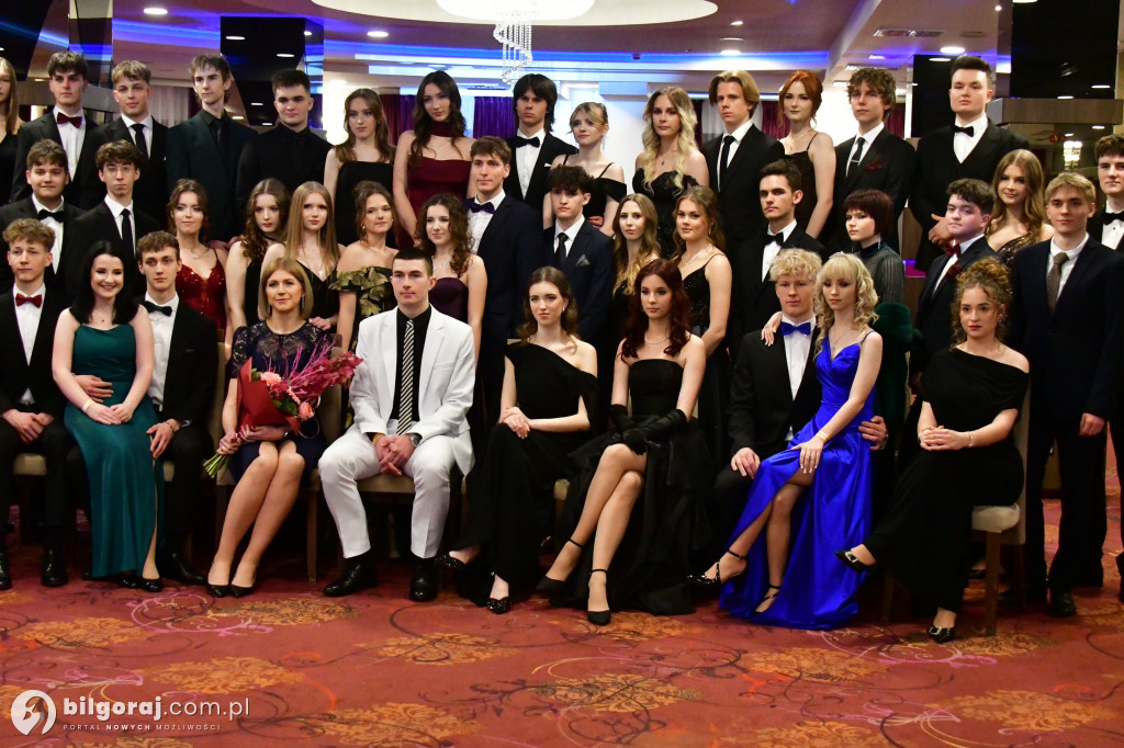 Studniówka I LO im. ONZ w Biłgoraju: Poloneza czas zacząć!