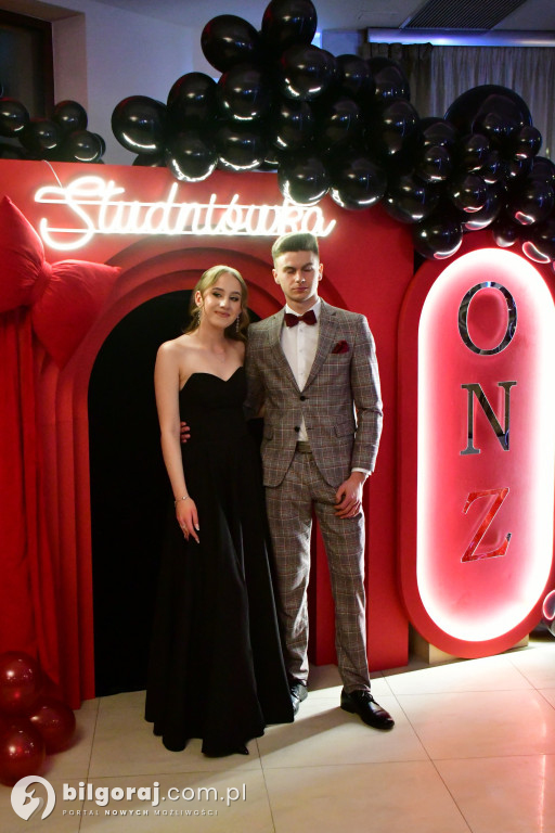 Studniówka I LO im. ONZ w Biłgoraju: Poloneza czas zacząć!