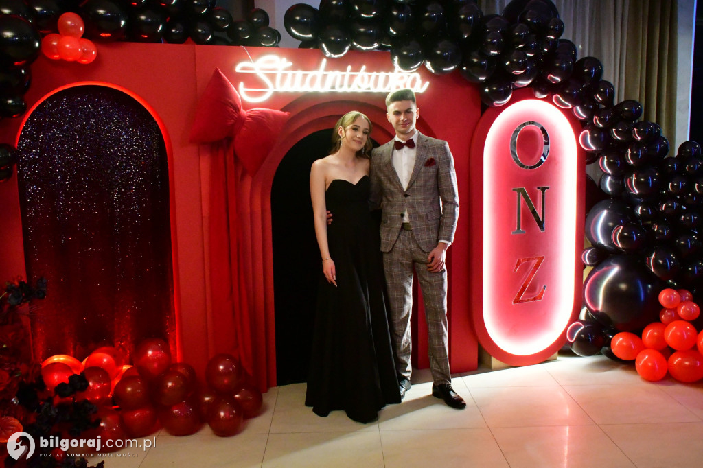 Studniówka I LO im. ONZ w Biłgoraju: Poloneza czas zacząć!