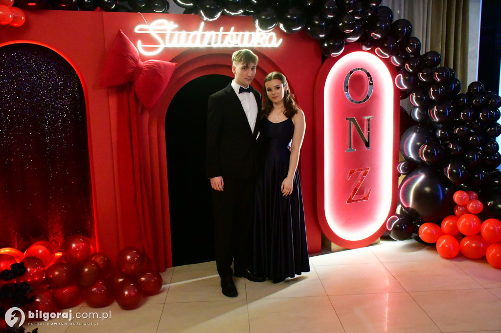 Studniówka I LO im. ONZ w Biłgoraju: Poloneza czas zacząć!