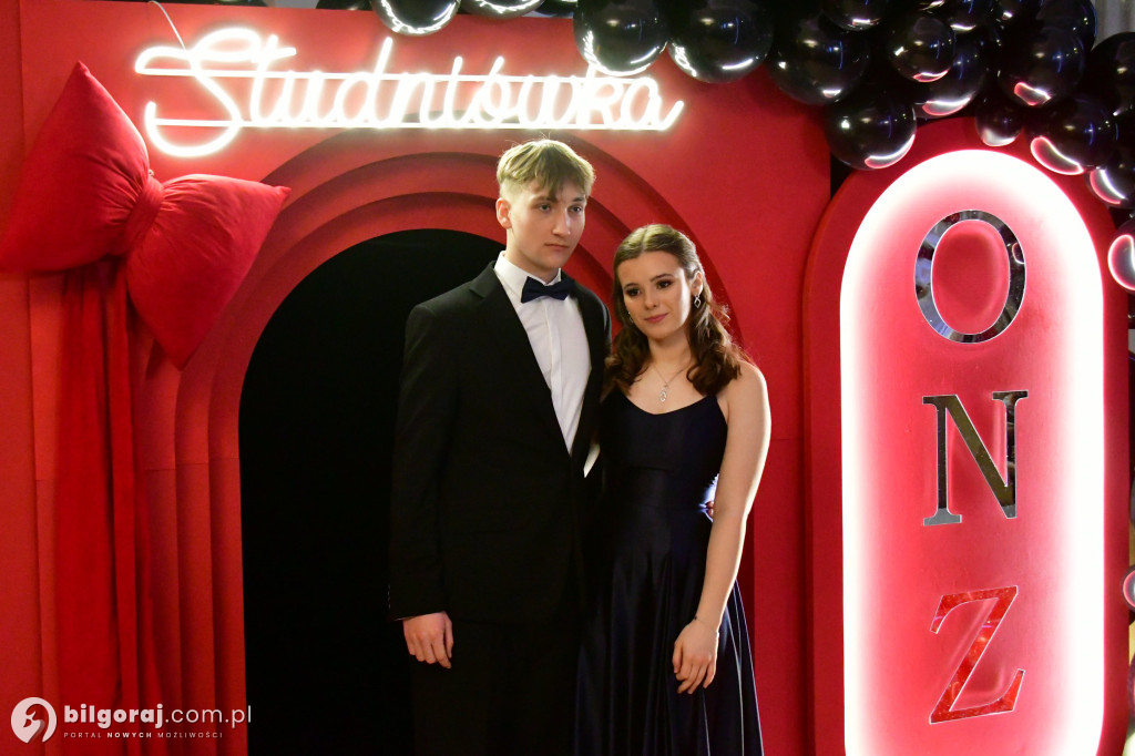 Studniówka I LO im. ONZ w Biłgoraju: Poloneza czas zacząć!