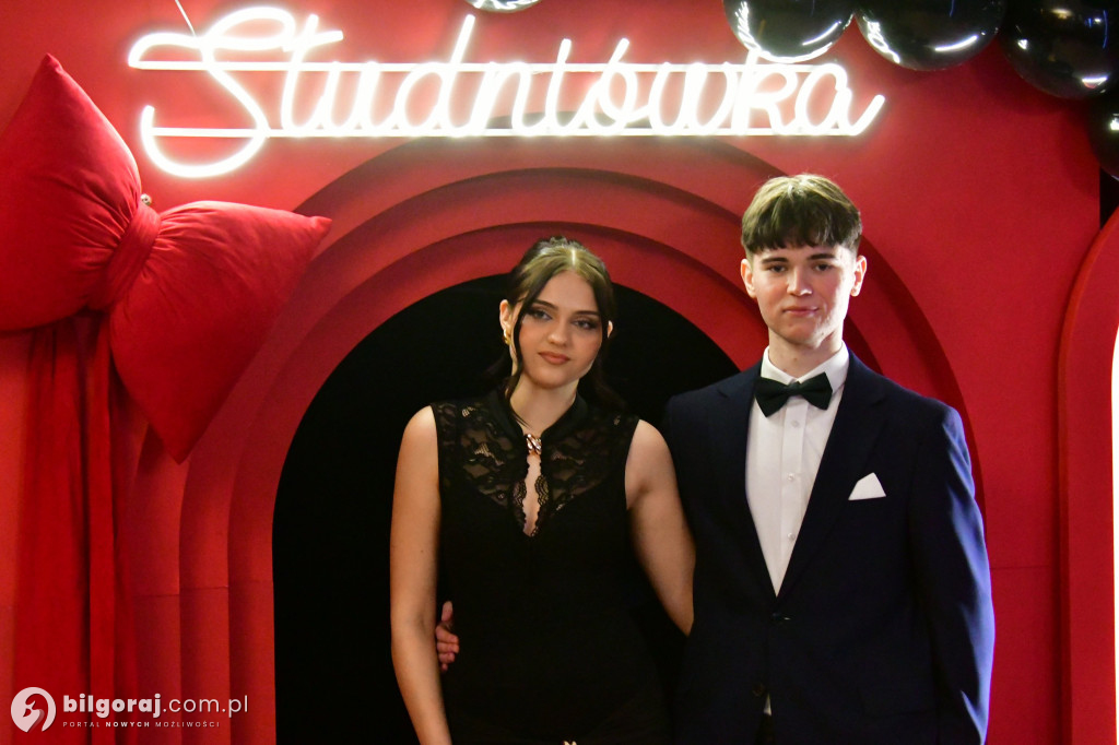 Studniówka I LO im. ONZ w Biłgoraju: Poloneza czas zacząć!