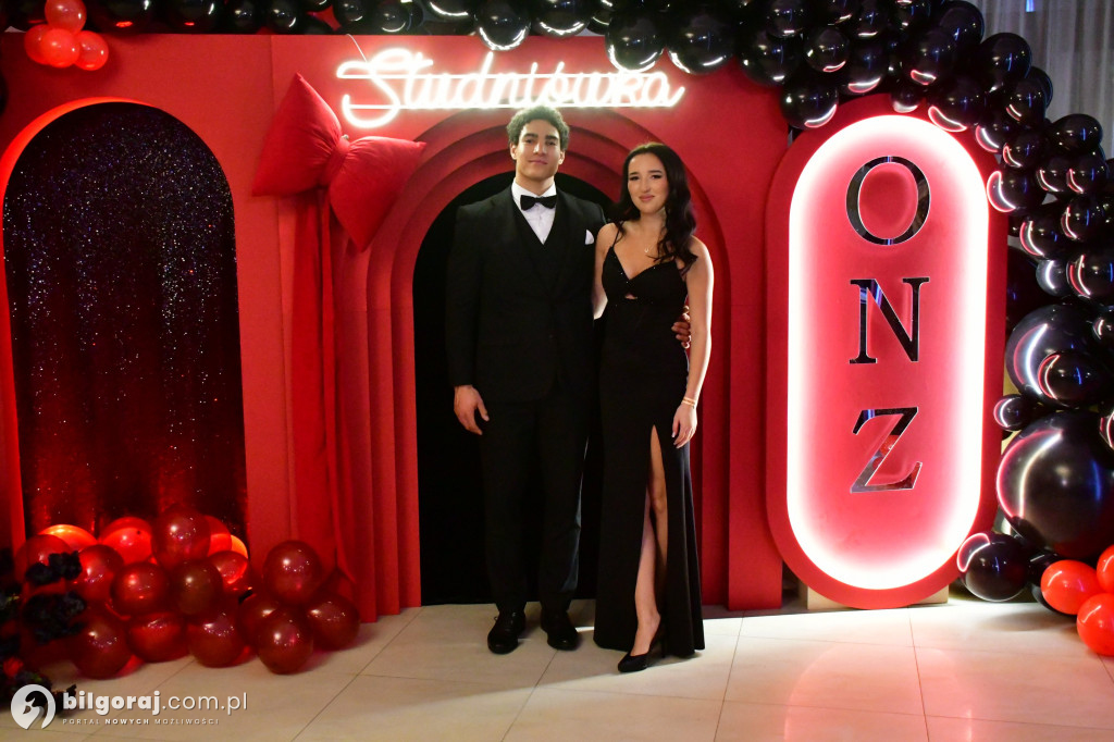 Studniówka I LO im. ONZ w Biłgoraju: Poloneza czas zacząć!