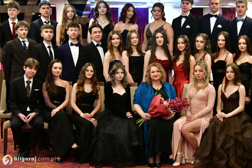 Studniówka I LO im. ONZ w Biłgoraju: Poloneza czas zacząć!