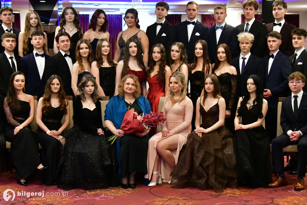 Studniówka I LO im. ONZ w Biłgoraju: Poloneza czas zacząć!