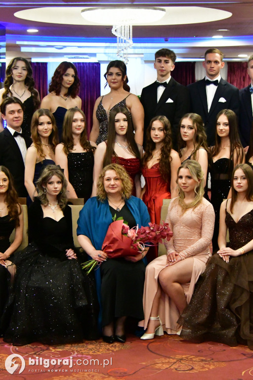 Studniówka I LO im. ONZ w Biłgoraju: Poloneza czas zacząć!