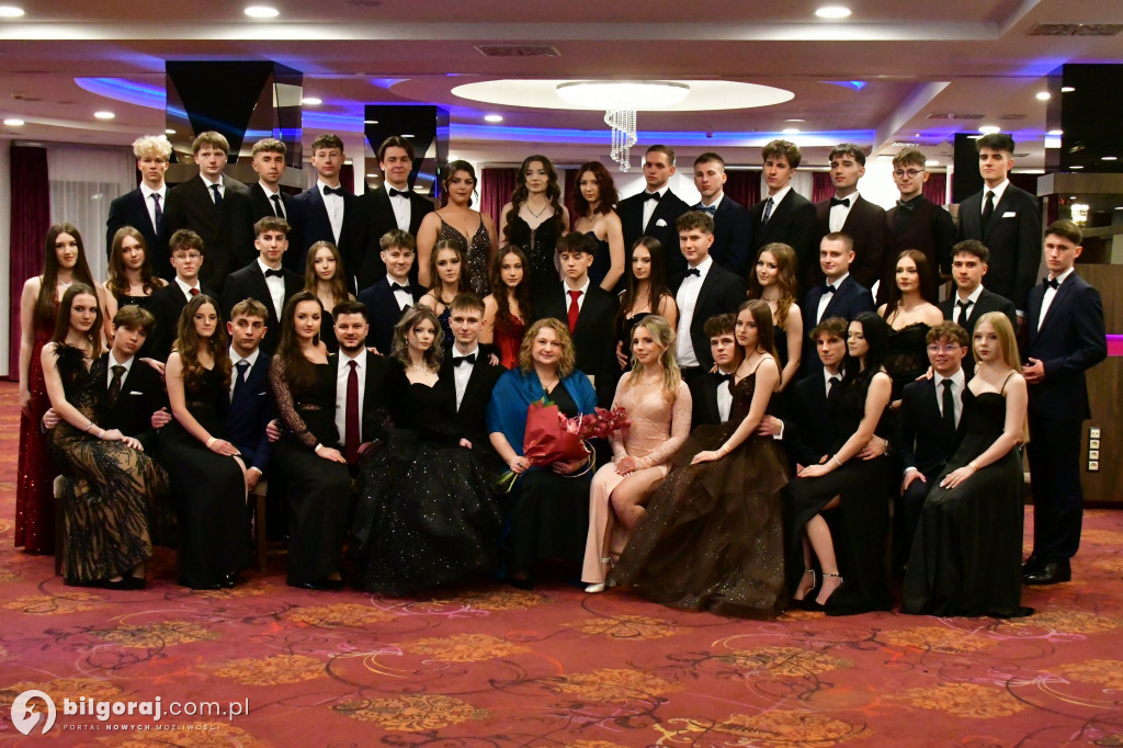 Studniówka I LO im. ONZ w Biłgoraju: Poloneza czas zacząć!