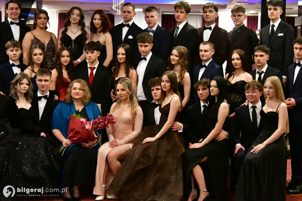 Studniówka I LO im. ONZ w Biłgoraju: Poloneza czas zacząć!