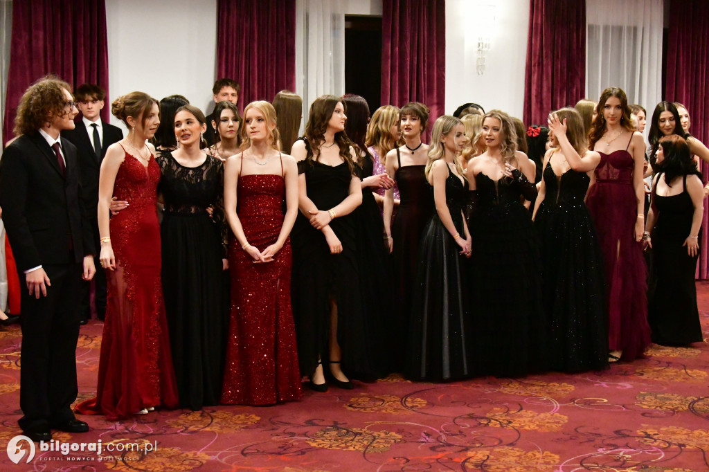 Studniówka I LO im. ONZ w Biłgoraju: Poloneza czas zacząć!