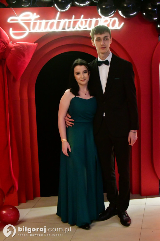 Studniówka I LO im. ONZ w Biłgoraju: Poloneza czas zacząć!