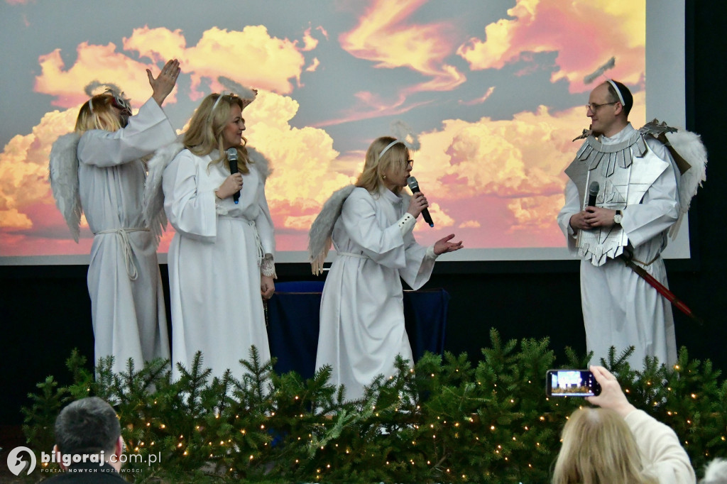 Ksiądz, prokurator i wicedyrektor na jednej scenie. Niezwykłe jasełka w Biłgoraju