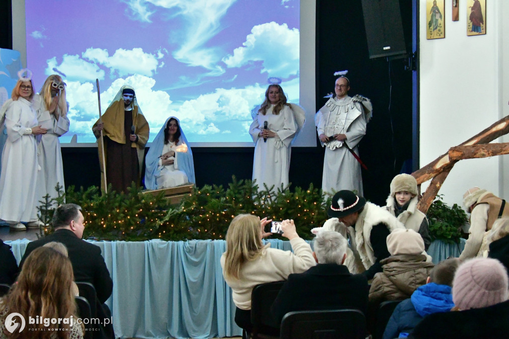 Ksiądz, prokurator i wicedyrektor na jednej scenie. Niezwykłe jasełka w Biłgoraju