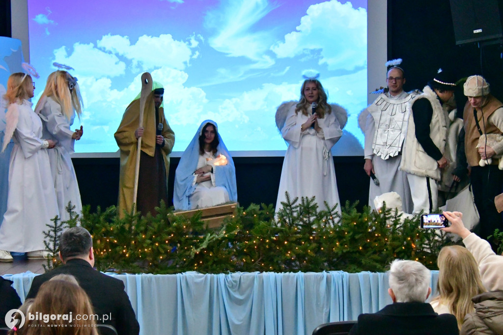 Ksiądz, prokurator i wicedyrektor na jednej scenie. Niezwykłe jasełka w Biłgoraju
