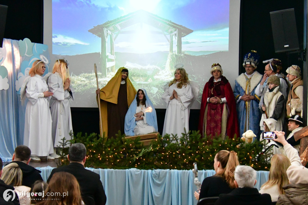 Ksiądz, prokurator i wicedyrektor na jednej scenie. Niezwykłe jasełka w Biłgoraju