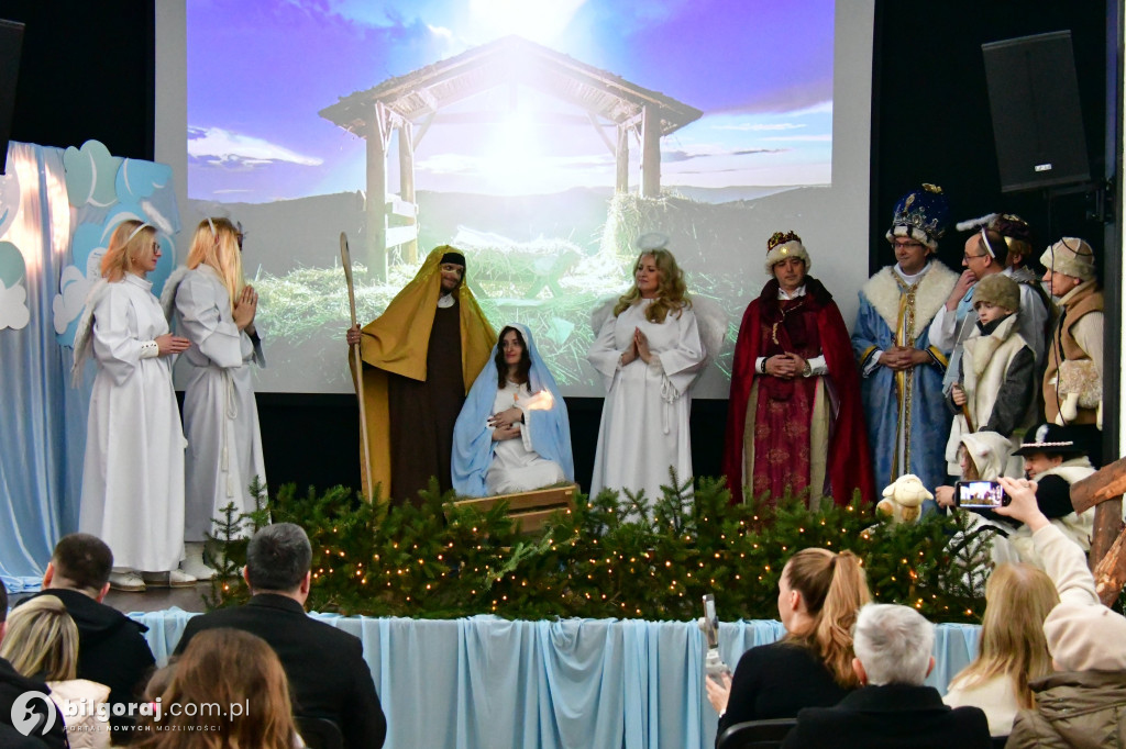 Ksiądz, prokurator i wicedyrektor na jednej scenie. Niezwykłe jasełka w Biłgoraju