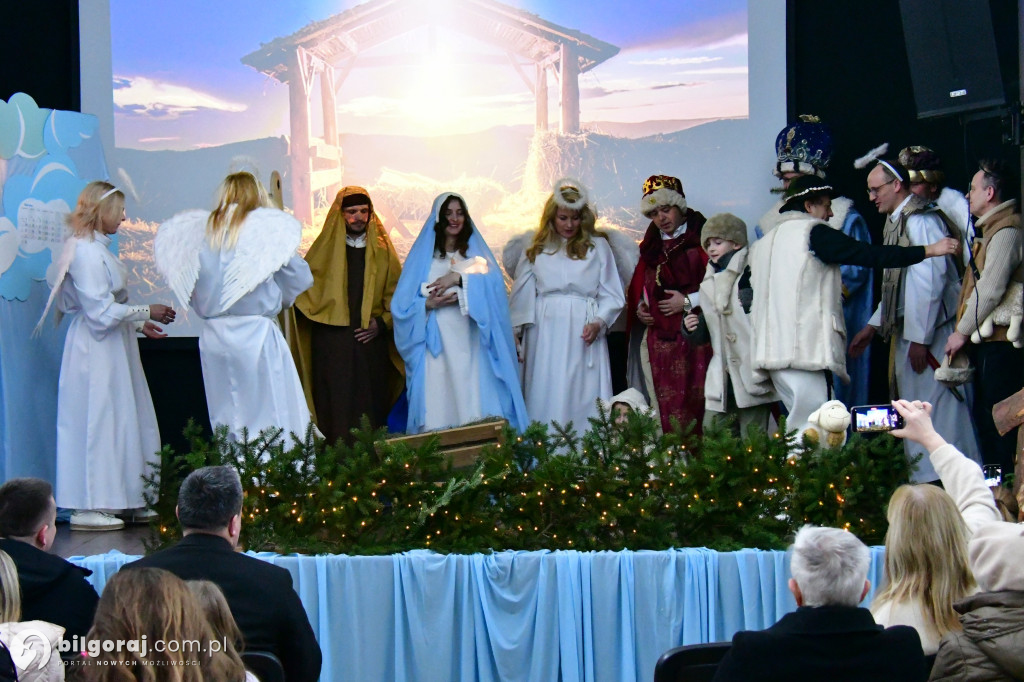 Ksiądz, prokurator i wicedyrektor na jednej scenie. Niezwykłe jasełka w Biłgoraju