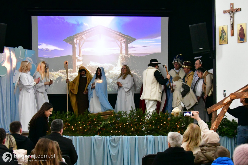 Ksiądz, prokurator i wicedyrektor na jednej scenie. Niezwykłe jasełka w Biłgoraju