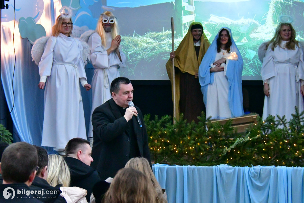 Ksiądz, prokurator i wicedyrektor na jednej scenie. Niezwykłe jasełka w Biłgoraju
