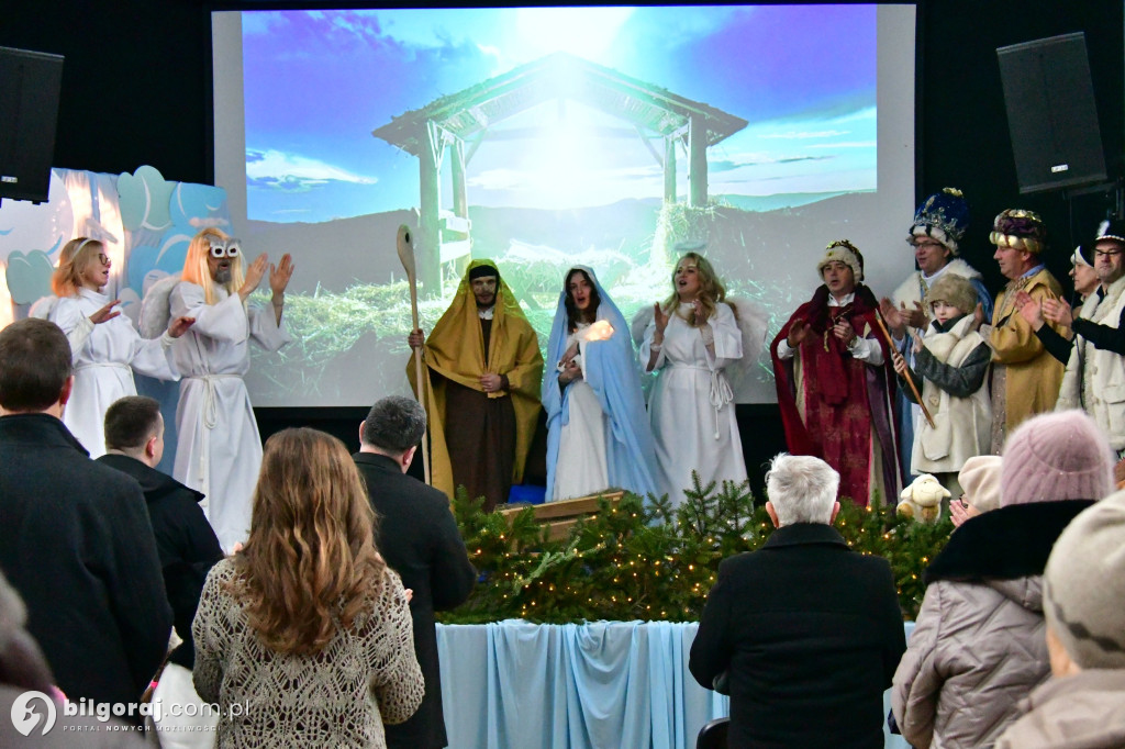 Ksiądz, prokurator i wicedyrektor na jednej scenie. Niezwykłe jasełka w Biłgoraju