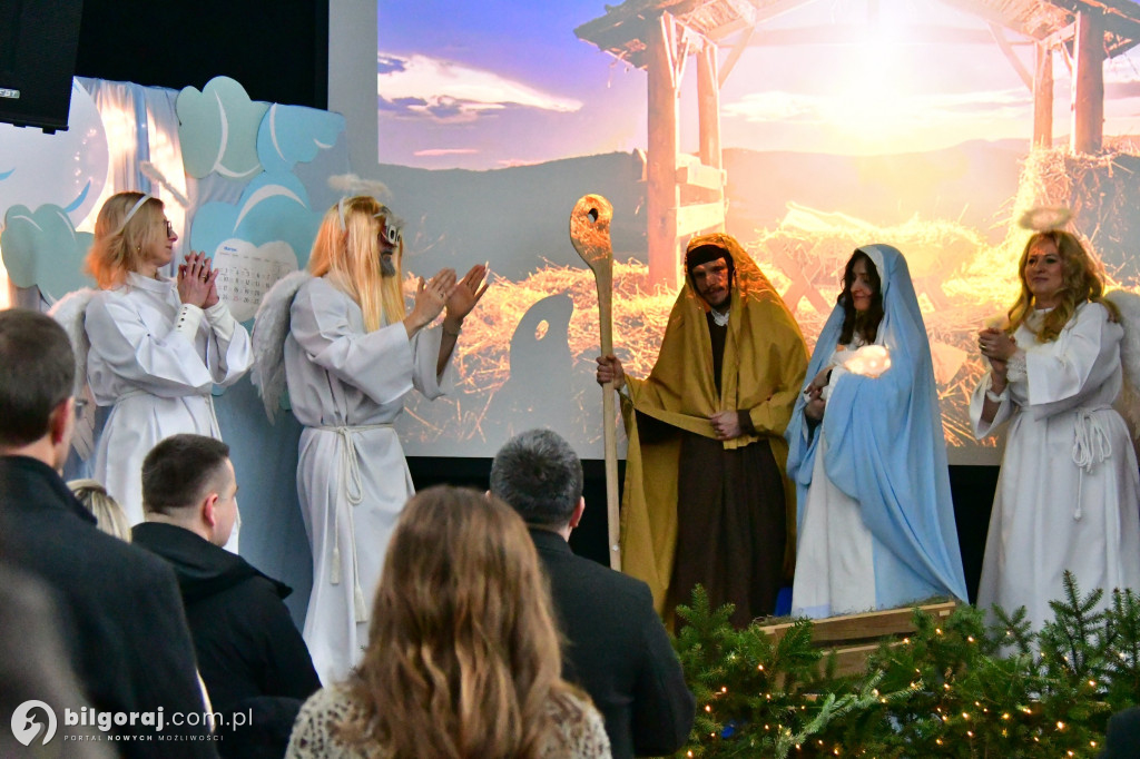 Ksiądz, prokurator i wicedyrektor na jednej scenie. Niezwykłe jasełka w Biłgoraju