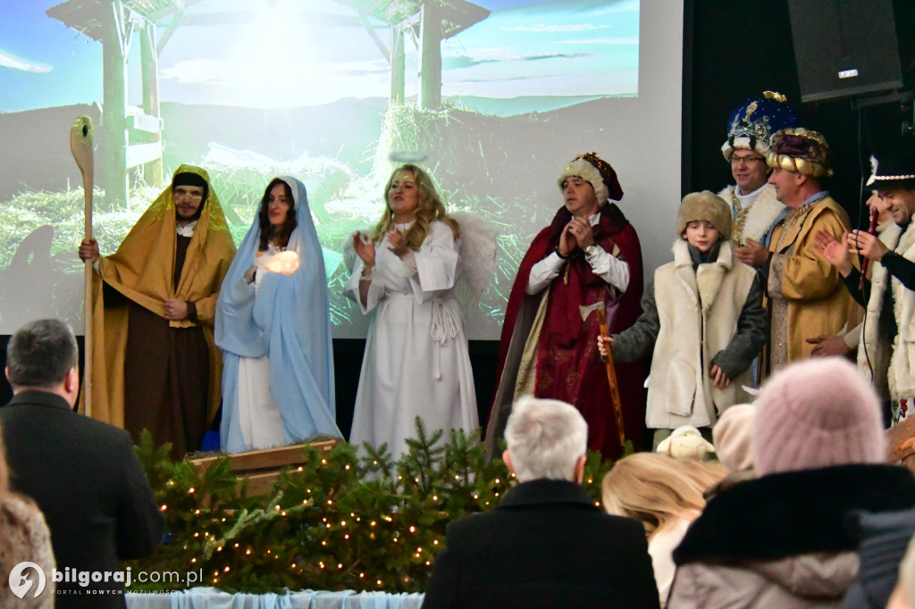 Ksiądz, prokurator i wicedyrektor na jednej scenie. Niezwykłe jasełka w Biłgoraju
