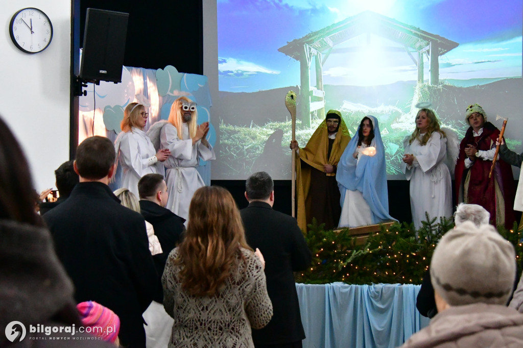 Ksiądz, prokurator i wicedyrektor na jednej scenie. Niezwykłe jasełka w Biłgoraju