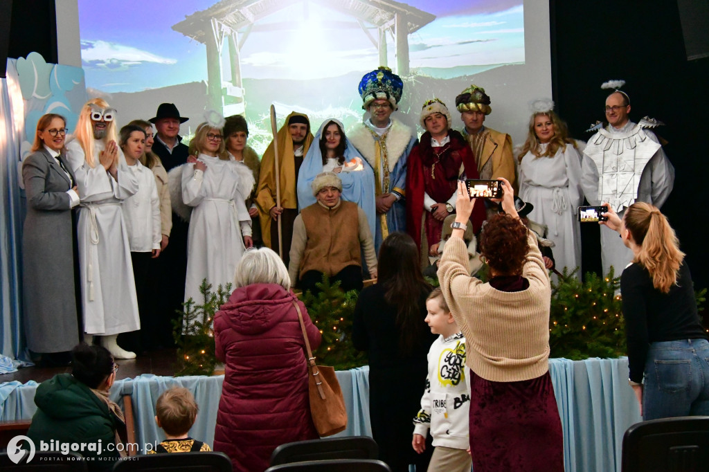 Ksiądz, prokurator i wicedyrektor na jednej scenie. Niezwykłe jasełka w Biłgoraju