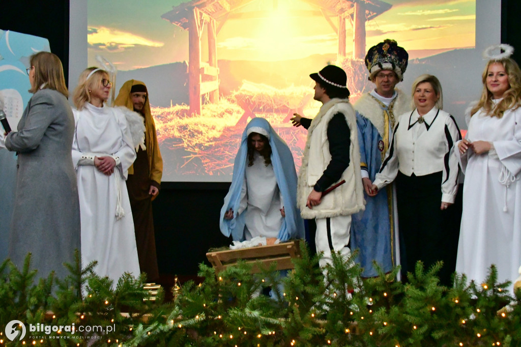 Ksiądz, prokurator i wicedyrektor na jednej scenie. Niezwykłe jasełka w Biłgoraju