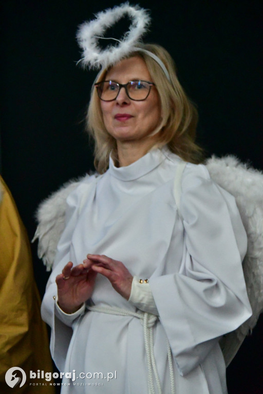 Ksiądz, prokurator i wicedyrektor na jednej scenie. Niezwykłe jasełka w Biłgoraju