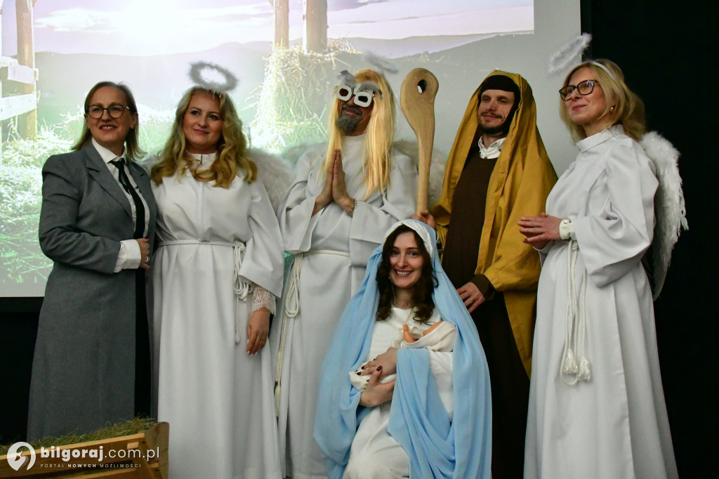 Ksiądz, prokurator i wicedyrektor na jednej scenie. Niezwykłe jasełka w Biłgoraju