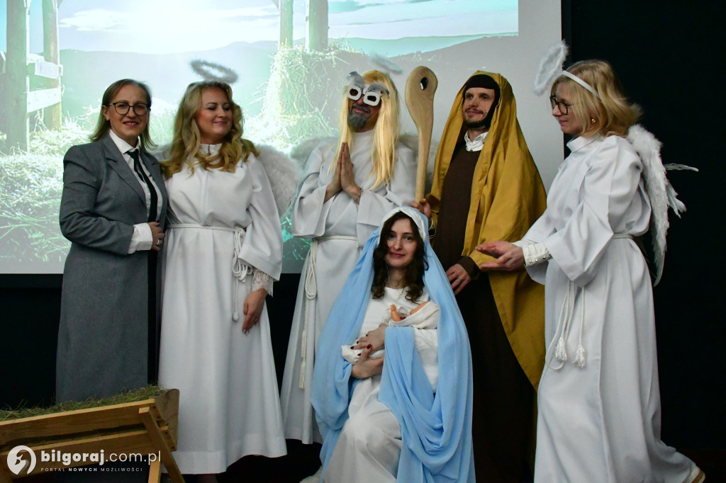 Ksiądz, prokurator i wicedyrektor na jednej scenie. Niezwykłe jasełka w Biłgoraju