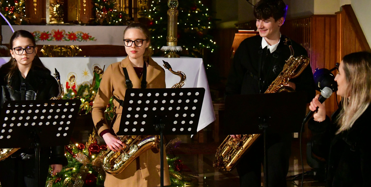 Parafianie z Tereszpola wyśpiewali chwałę przy szopce