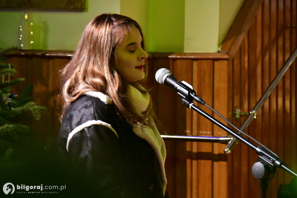 Parafianie z Tereszpola wyśpiewali chwałę przy szopce