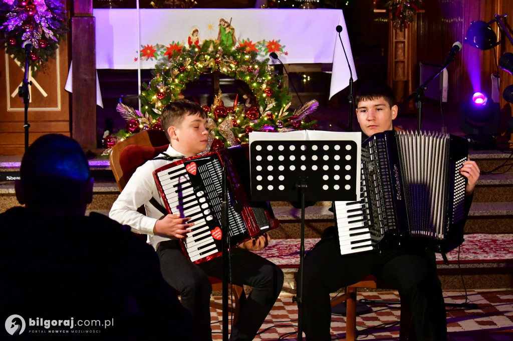 Parafianie z Tereszpola wyśpiewali chwałę przy szopce