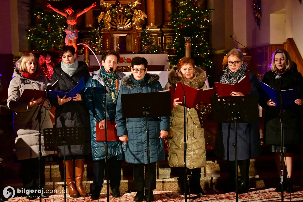 Parafianie z Tereszpola wyśpiewali chwałę przy szopce
