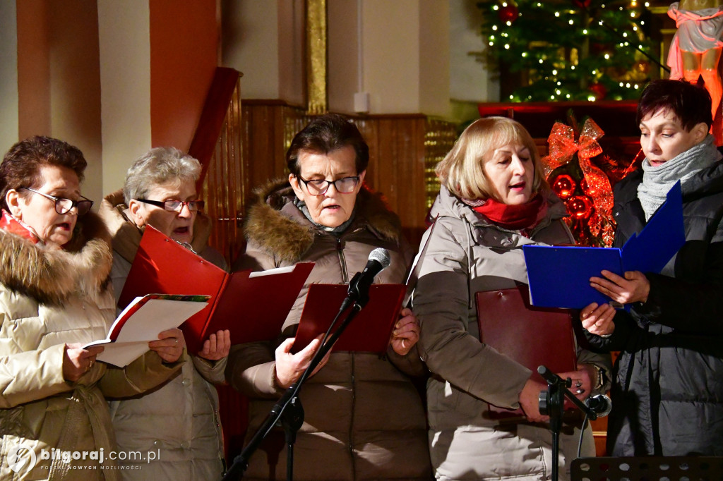 Parafianie z Tereszpola wyśpiewali chwałę przy szopce