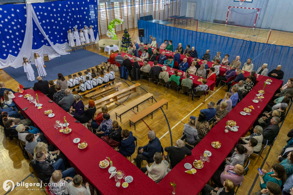 Święto pełne wzruszeń i radości w Szkole Podstawowej w Dereźni Solskiej