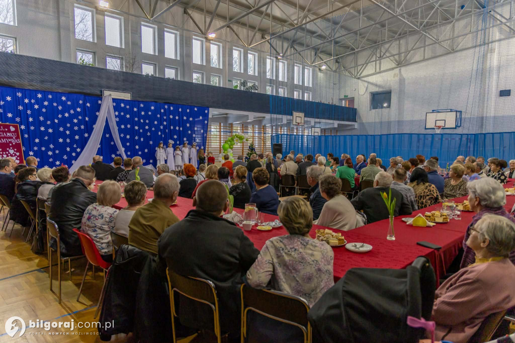 Święto pełne wzruszeń i radości w Szkole Podstawowej w Dereźni Solskiej
