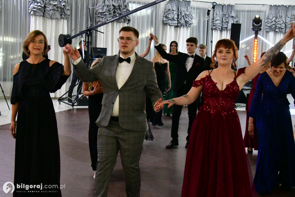 Studniówka RCEZ 2026. Krok w dorosłość przy dźwiękach narodowego tańca