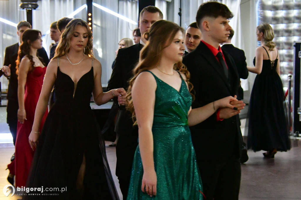 Studniówka RCEZ 2026. Krok w dorosłość przy dźwiękach narodowego tańca