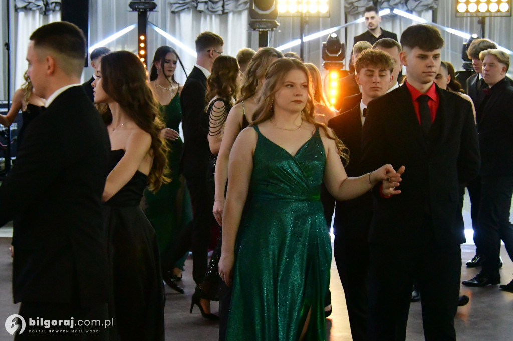 Studniówka RCEZ 2026. Krok w dorosłość przy dźwiękach narodowego tańca