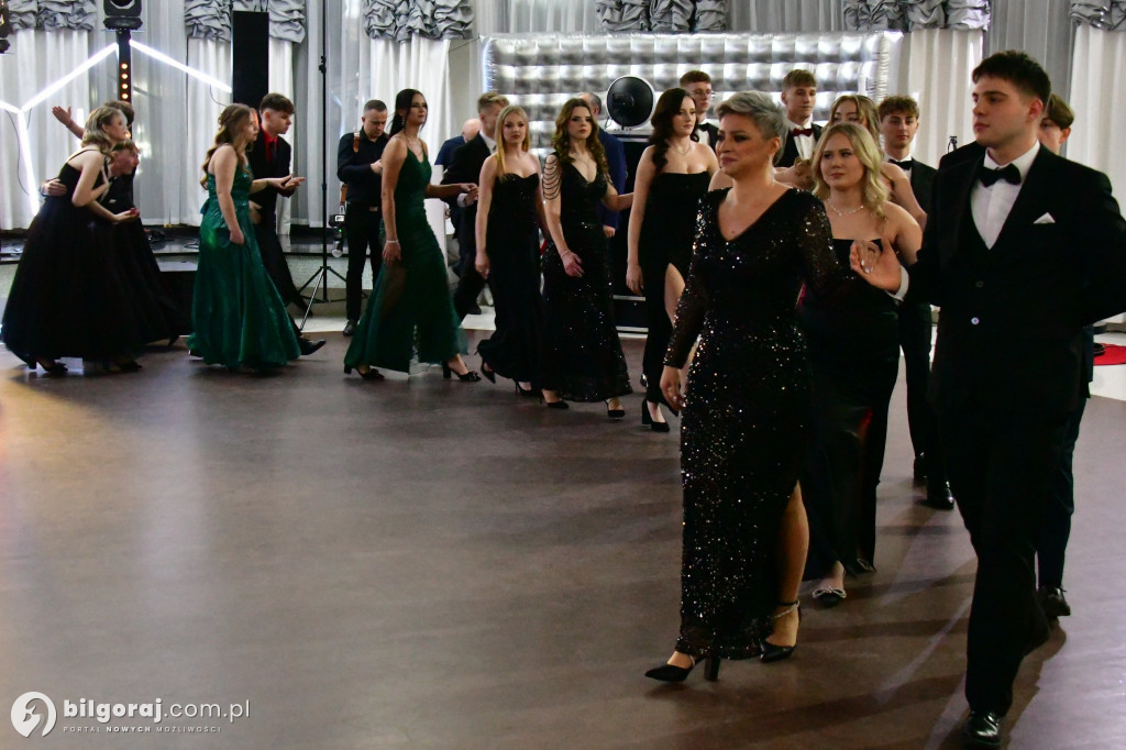 Studniówka RCEZ 2026. Krok w dorosłość przy dźwiękach narodowego tańca