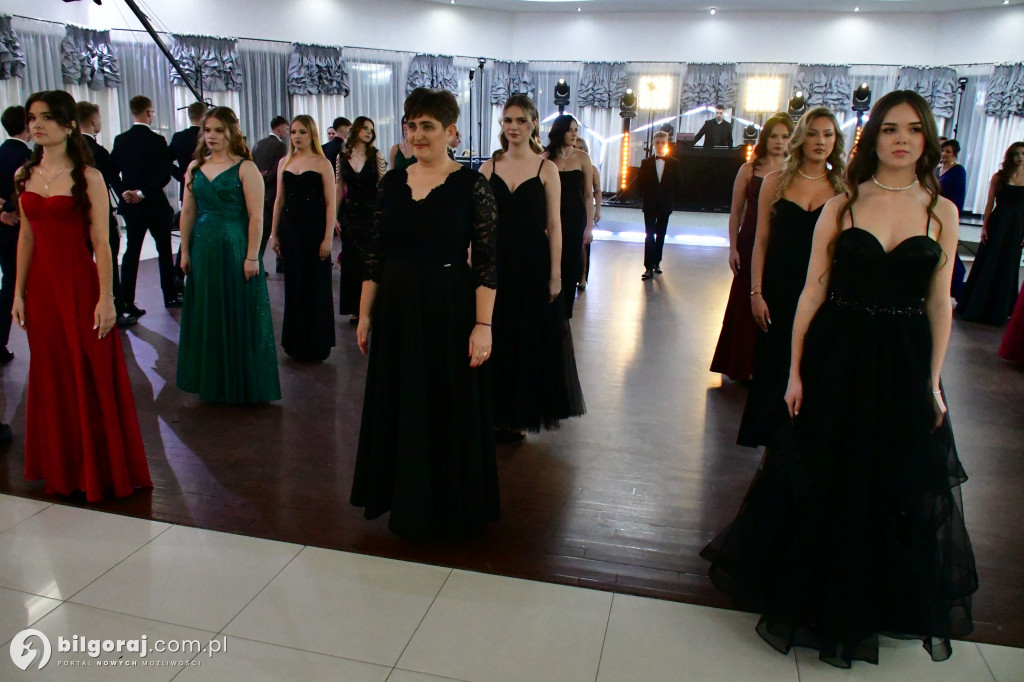 Studniówka RCEZ 2026. Krok w dorosłość przy dźwiękach narodowego tańca