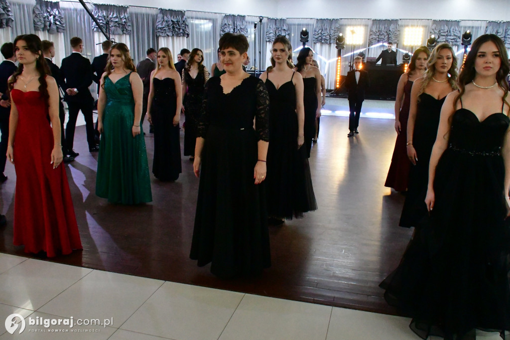 Studniówka RCEZ 2026. Krok w dorosłość przy dźwiękach narodowego tańca