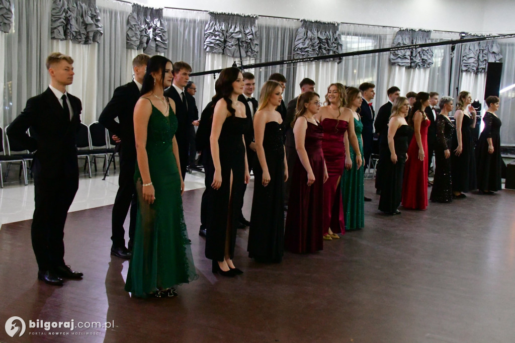 Studniówka RCEZ 2026. Krok w dorosłość przy dźwiękach narodowego tańca