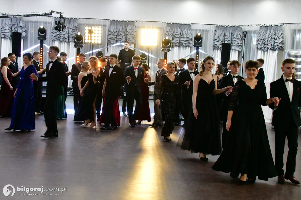 Studniówka RCEZ 2026. Krok w dorosłość przy dźwiękach narodowego tańca