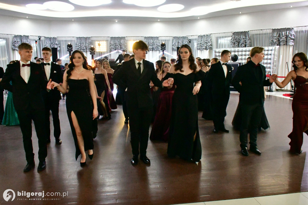 Studniówka RCEZ 2026. Krok w dorosłość przy dźwiękach narodowego tańca