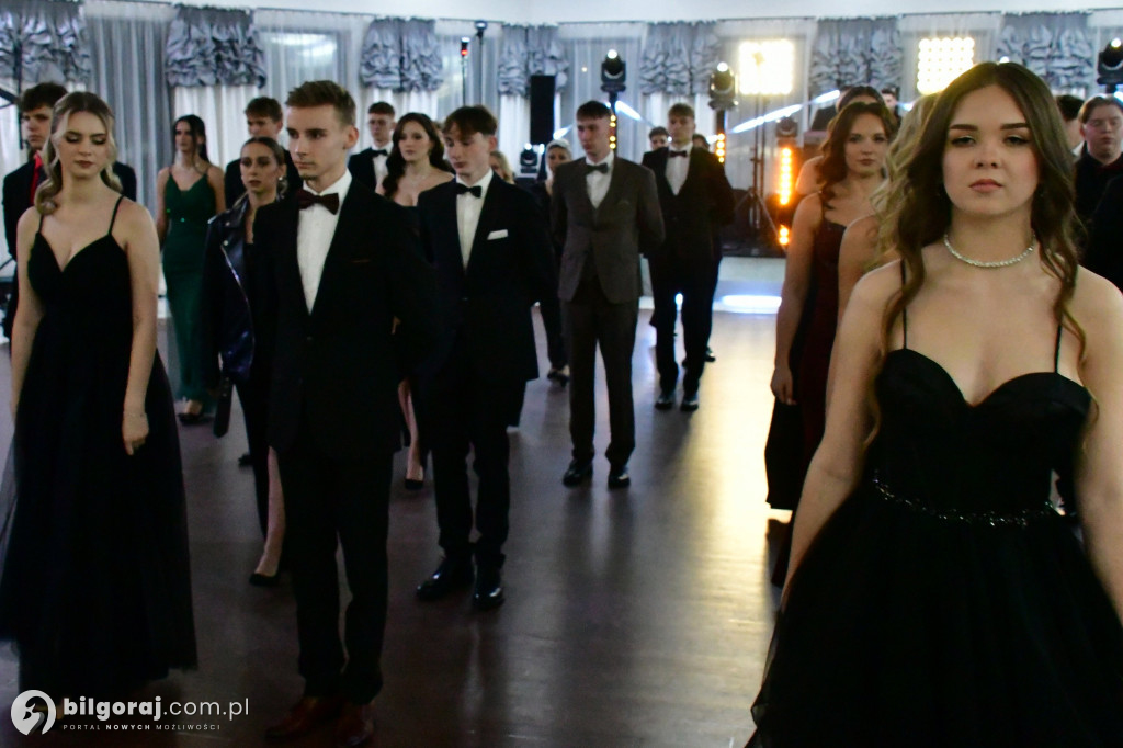 Studniówka RCEZ 2026. Krok w dorosłość przy dźwiękach narodowego tańca