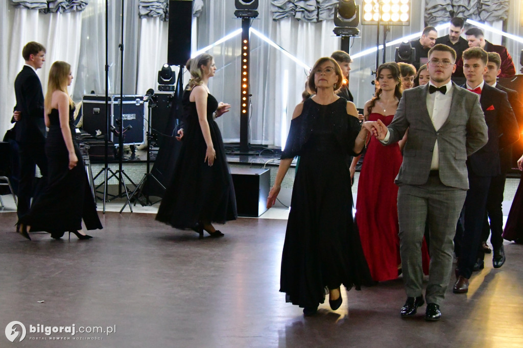 Studniówka RCEZ 2026. Krok w dorosłość przy dźwiękach narodowego tańca