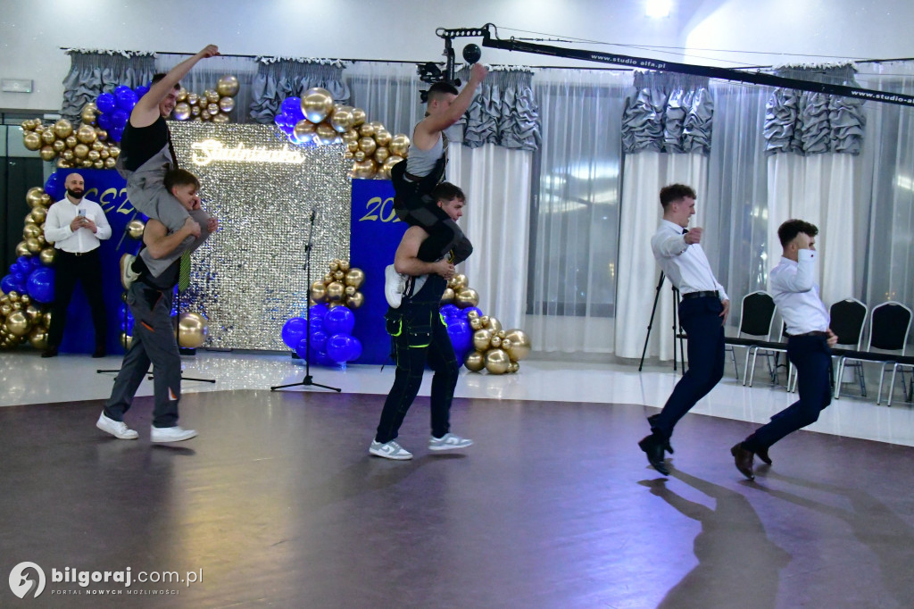 Studniówka RCEZ 2026. Krok w dorosłość przy dźwiękach narodowego tańca